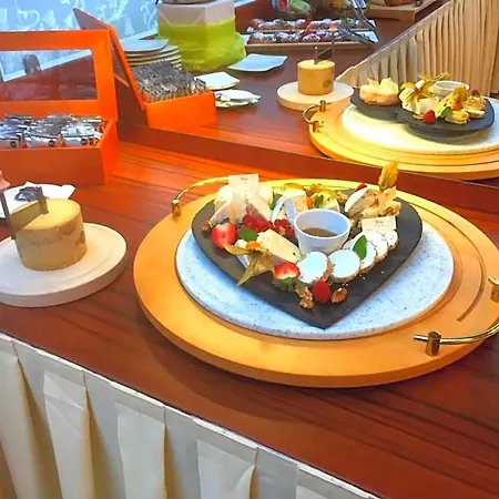 فندق Wellnesshotel Schoenblick 4*
